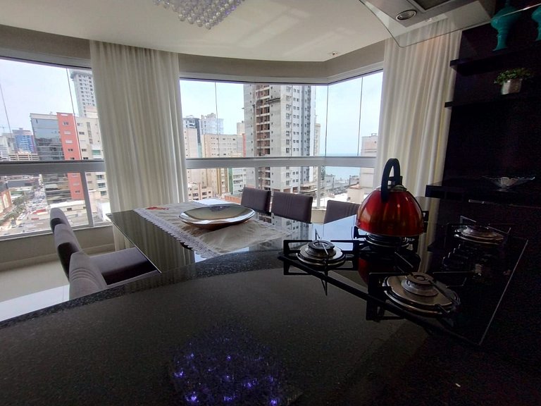 Apartamento com 3 suítes a 70 metros do mar!