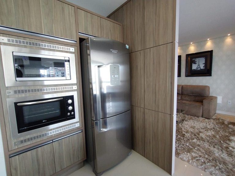 Apartamento com 3 suítes a 70 metros do mar!