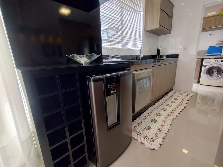 Apartamento com 3 suítes a 70 metros do mar!