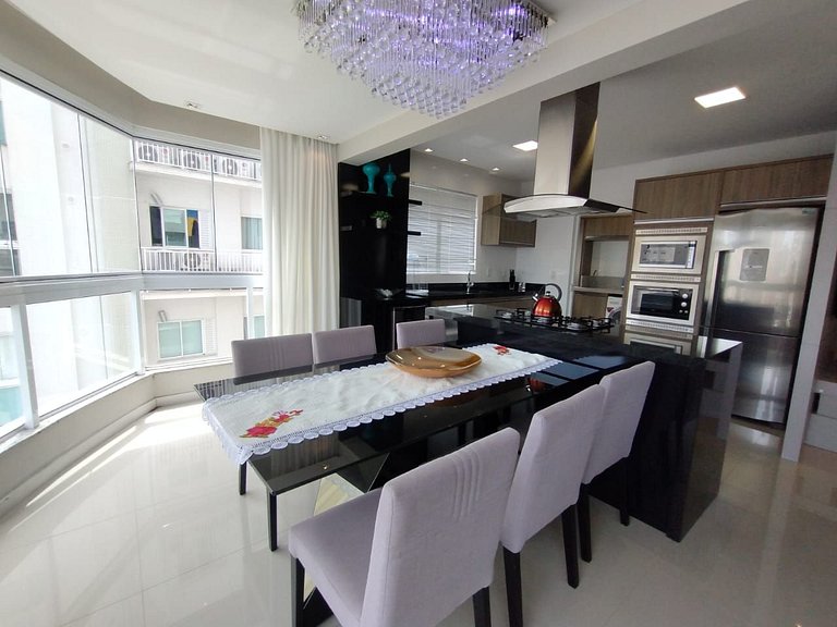 Apartamento com 3 suítes a 70 metros do mar!