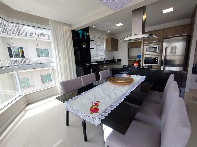 Apartamento com 3 suítes a 70 metros do mar!