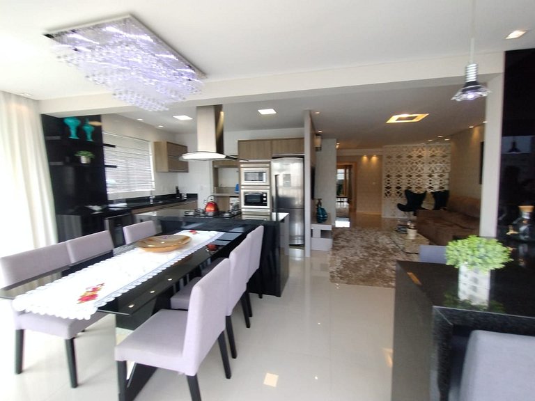 Apartamento com 3 suítes a 70 metros do mar!