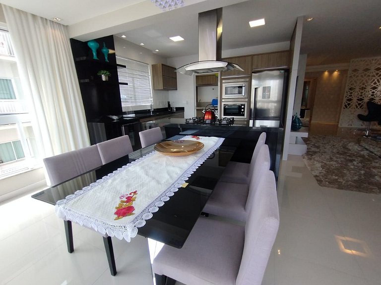 Apartamento com 3 suítes a 70 metros do mar!