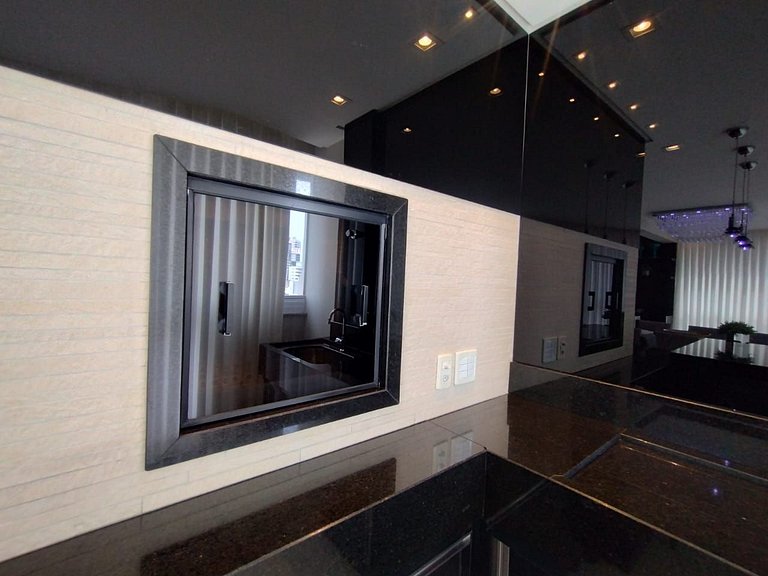 Apartamento com 3 suítes a 70 metros do mar!