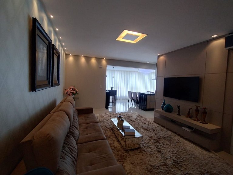 Apartamento com 3 suítes a 70 metros do mar!