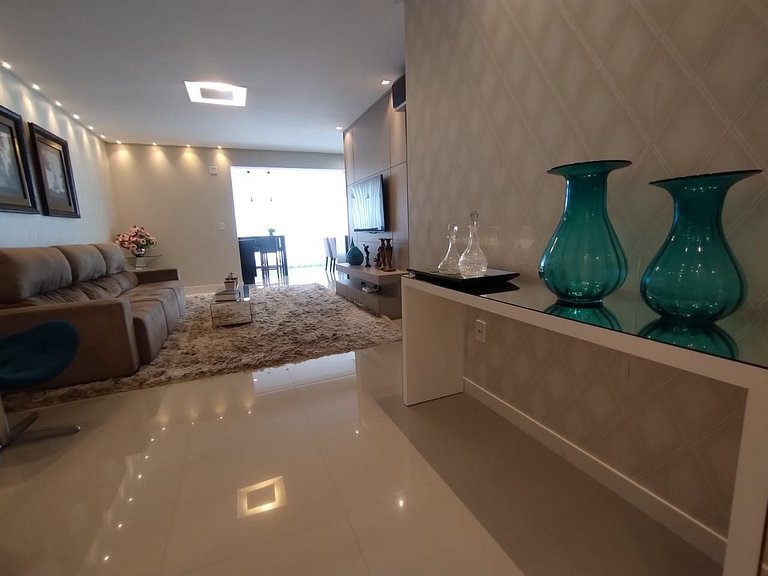 Apartamento com 3 suítes a 70 metros do mar!