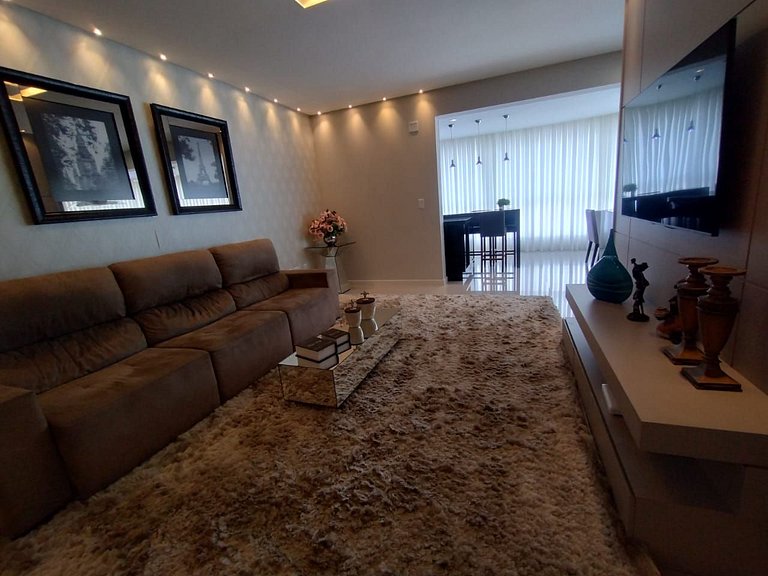 Apartamento com 3 suítes a 70 metros do mar!