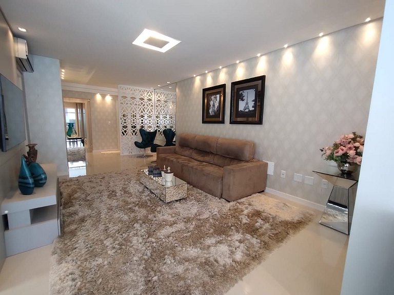Apartamento com 3 suítes a 70 metros do mar!