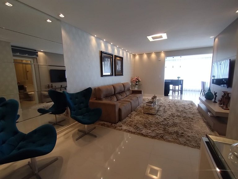 Apartamento com 3 suítes a 70 metros do mar!