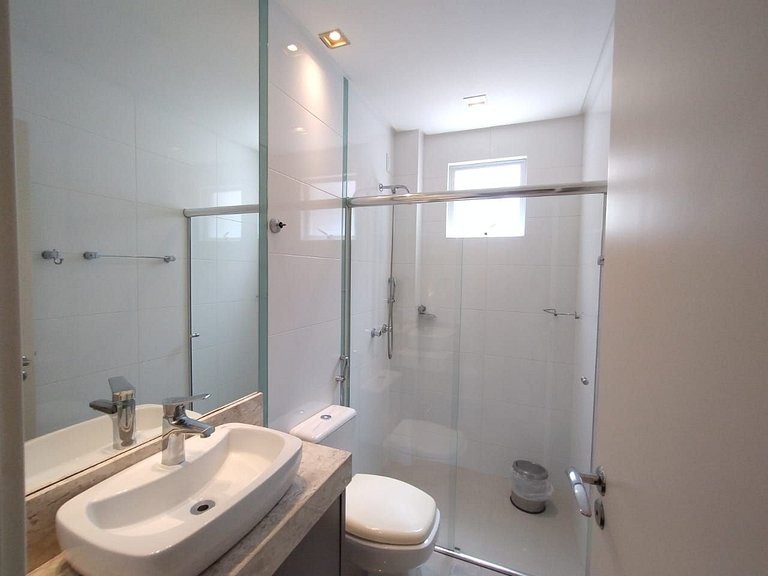 Apartamento com 3 suítes a 70 metros do mar!