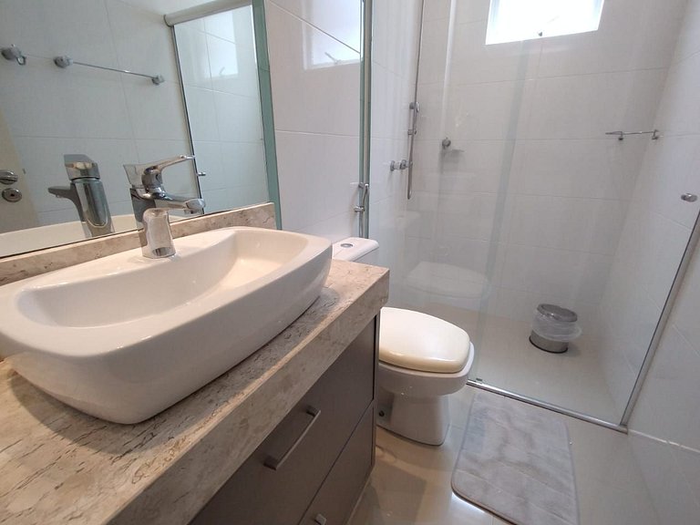 Apartamento com 3 suítes a 70 metros do mar!