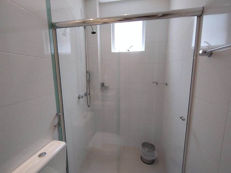 Apartamento com 3 suítes a 70 metros do mar!