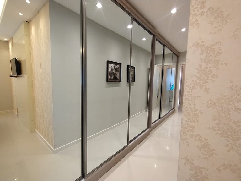 Apartamento com 3 suítes a 70 metros do mar!