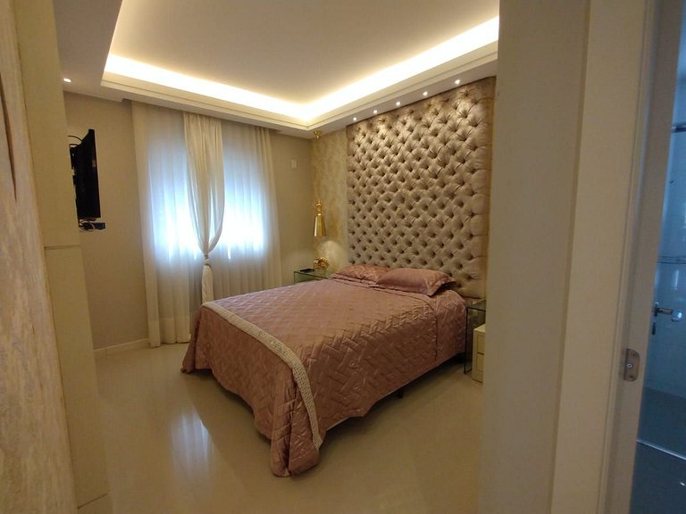 Apartamento com 3 suítes a 70 metros do mar!