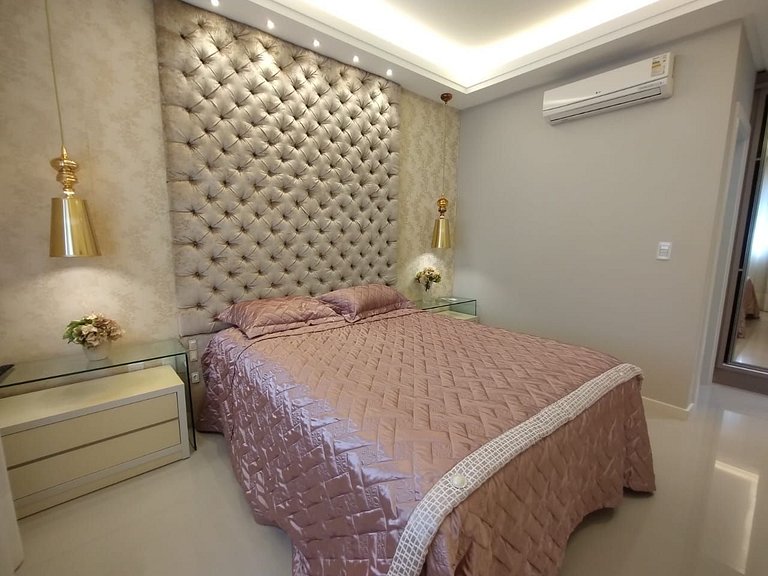 Apartamento com 3 suítes a 70 metros do mar!