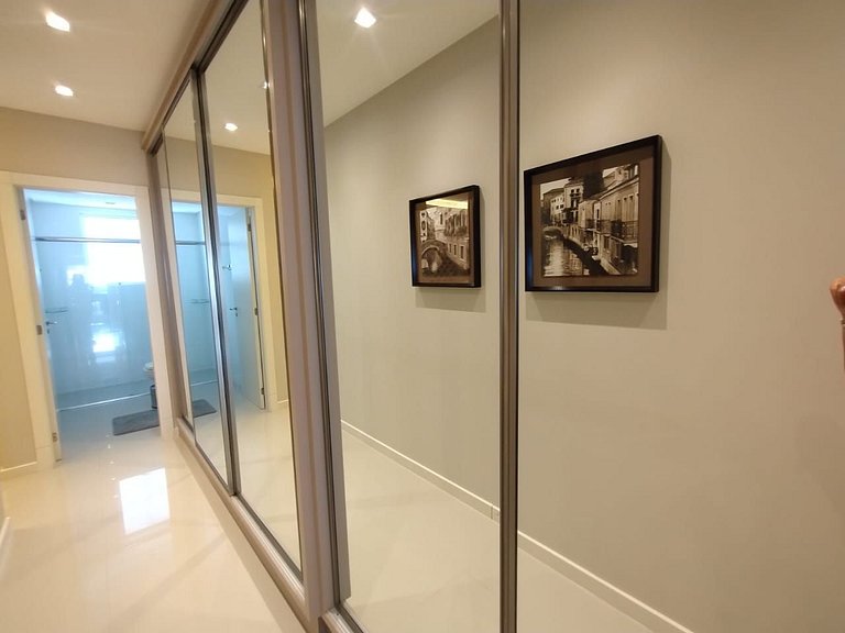 Apartamento com 3 suítes a 70 metros do mar!