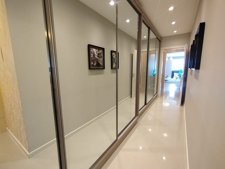 Apartamento com 3 suítes a 70 metros do mar!