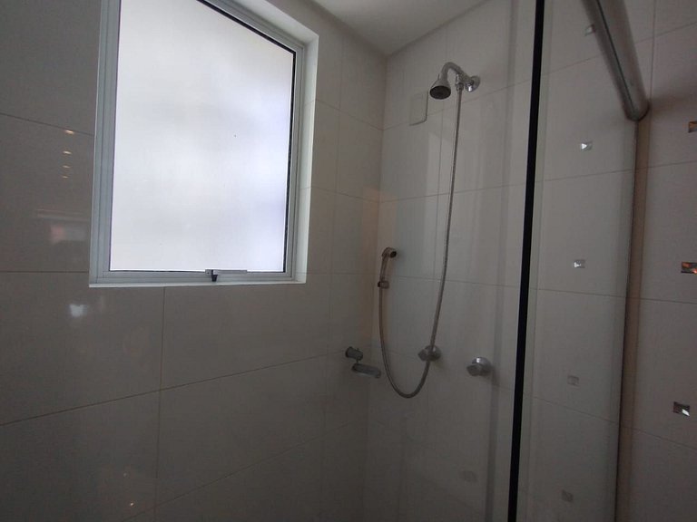 Apartamento com 3 suítes a 70 metros do mar!