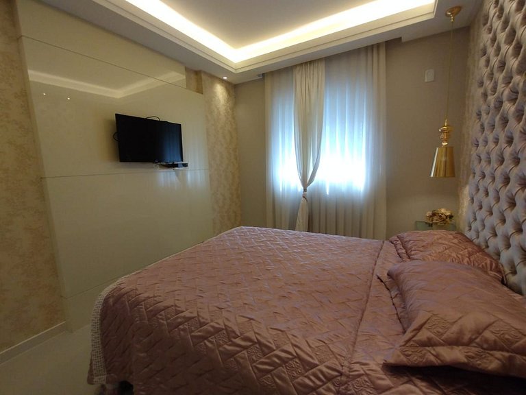 Apartamento com 3 suítes a 70 metros do mar!