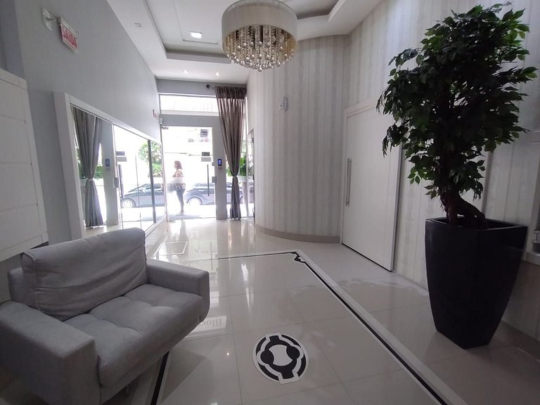 Apartamento com 3 suítes a 70 metros do mar!