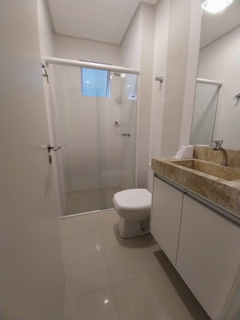 Apartamento 4 suítes + 3 vagas a 70m do mar!