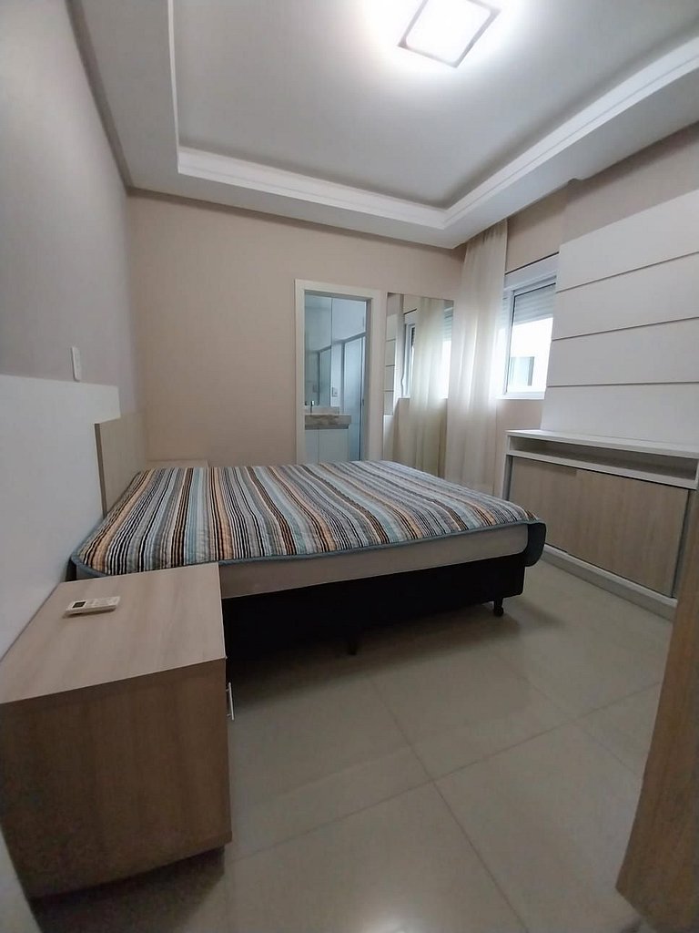 Apartamento 4 suítes + 3 vagas a 70m do mar!