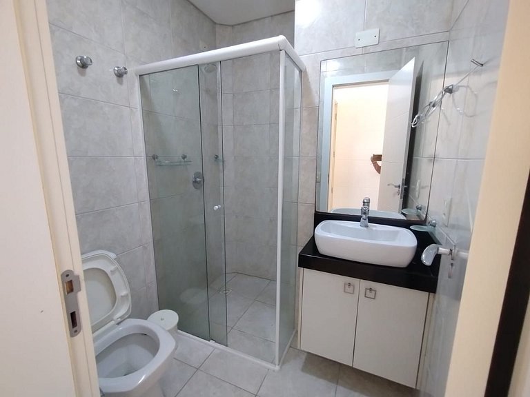 Apartamento com 3 suítes a 200 metros do mar!