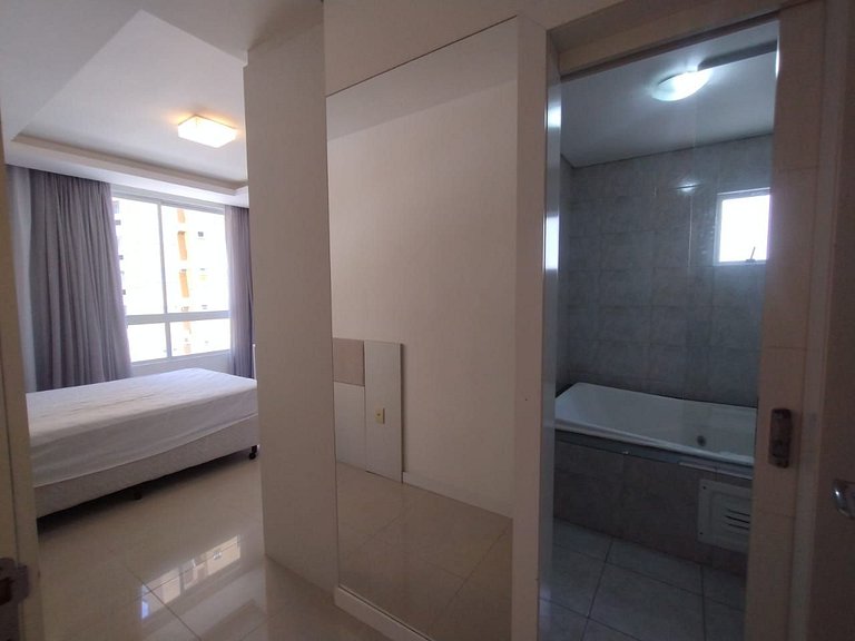 Apartamento com 3 suítes a 200 metros do mar!
