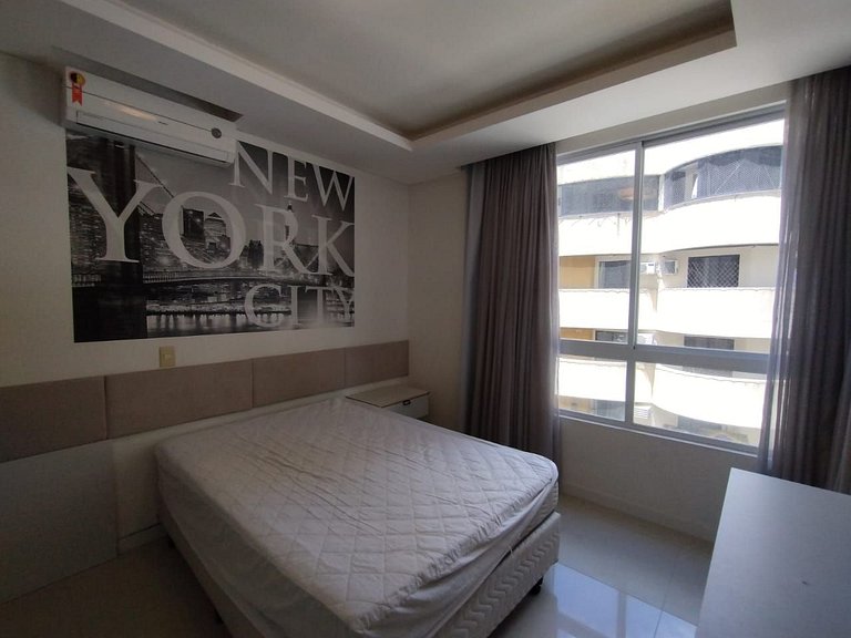 Apartamento com 3 suítes a 200 metros do mar!