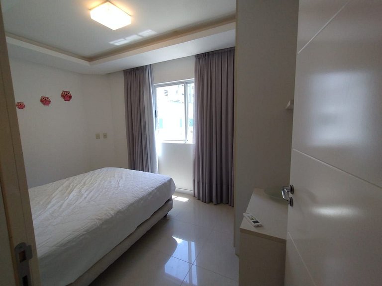 Apartamento com 3 suítes a 200 metros do mar!