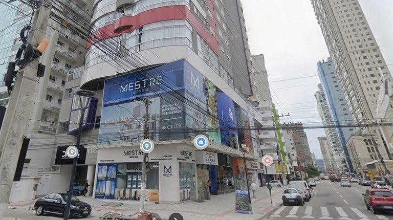 Apartamento 4 suítes + 3 vagas a 70m do mar!