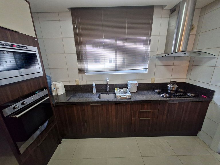 Apartamento com 3 suítes a 200 metros do mar!