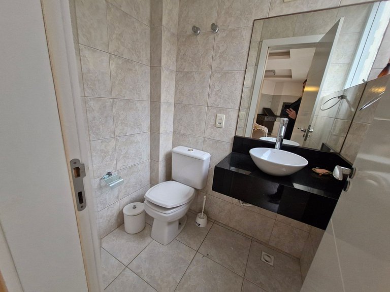 Apartamento com 3 suítes a 200 metros do mar!