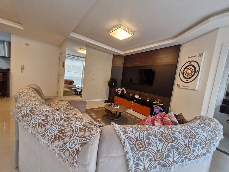 Apartamento com 3 suítes a 200 metros do mar!