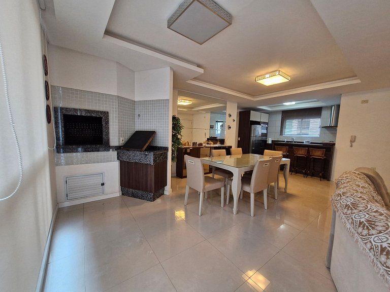 Apartamento com 3 suítes a 200 metros do mar!