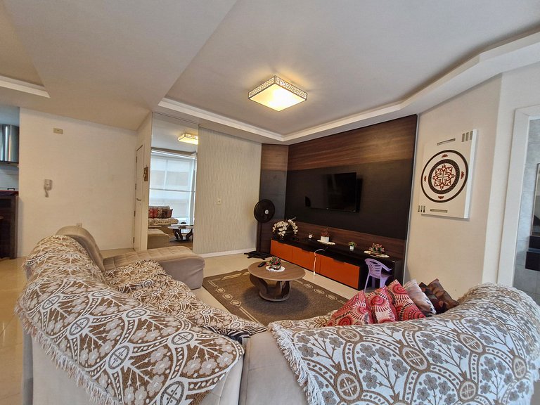 Apartamento com 3 suítes a 200 metros do mar!