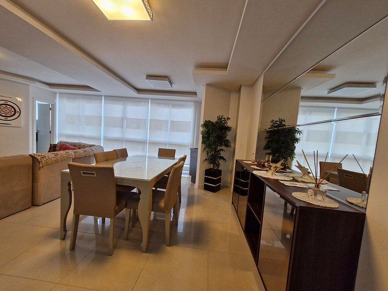 Apartamento com 3 suítes a 200 metros do mar!