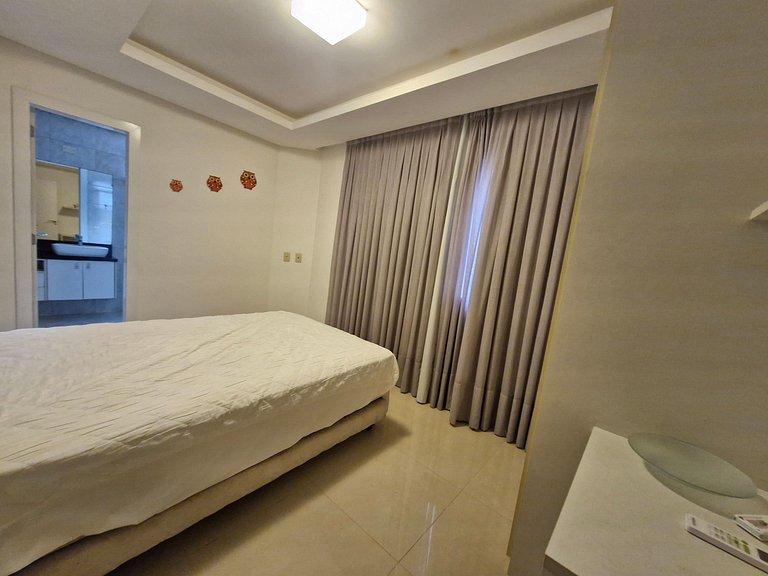 Apartamento com 3 suítes a 200 metros do mar!