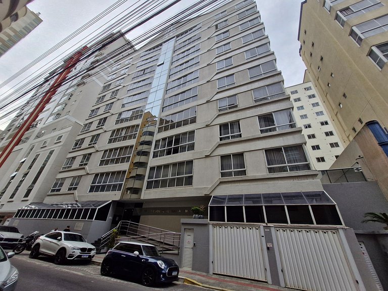 Apartamento com 3 suítes a 200 metros do mar!