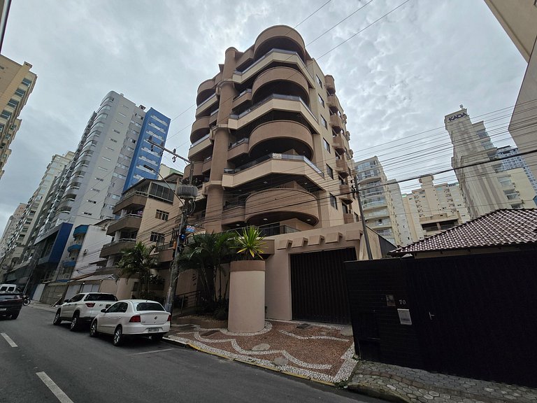 Apartamento com 1 suíte + 2 quartos!