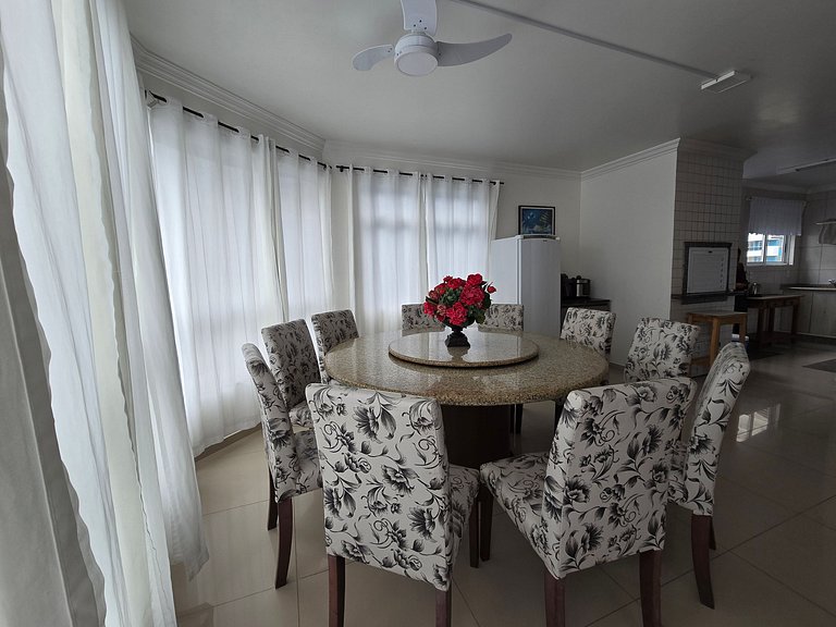 Apartamento 5 suítes na quadra mar!