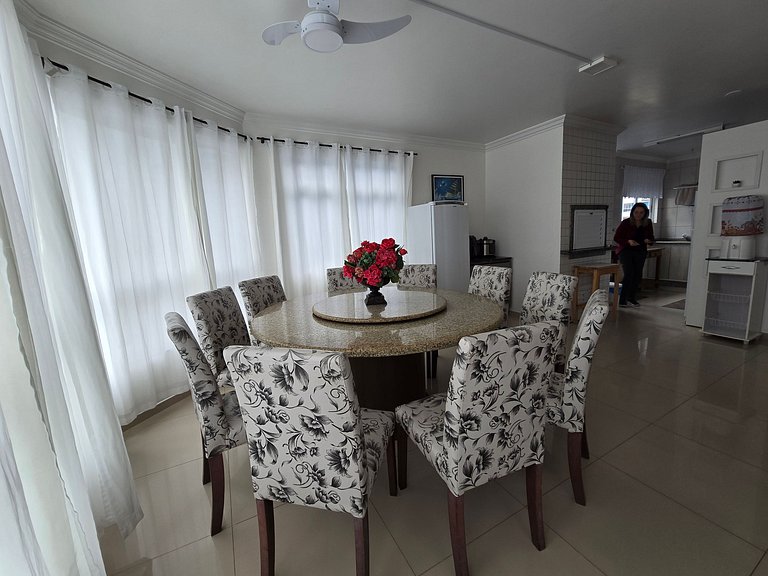 Apartamento 5 suítes na quadra mar!