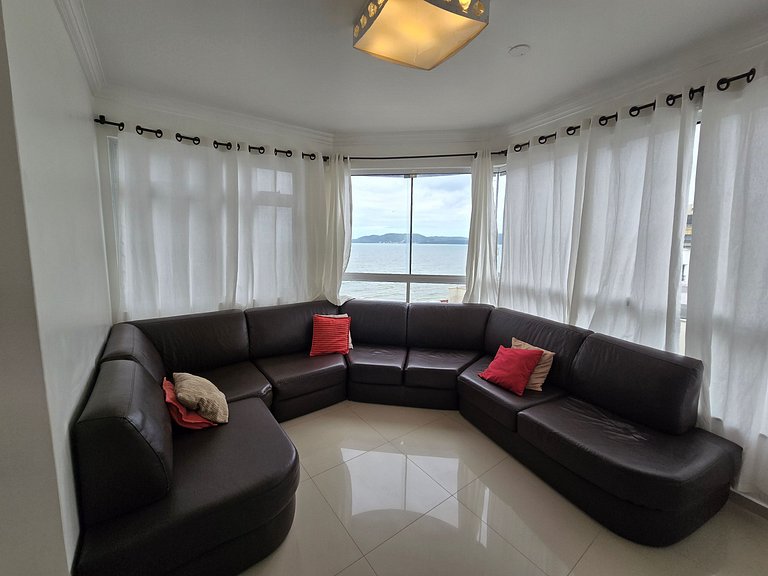 Apartamento 5 suítes na quadra mar!