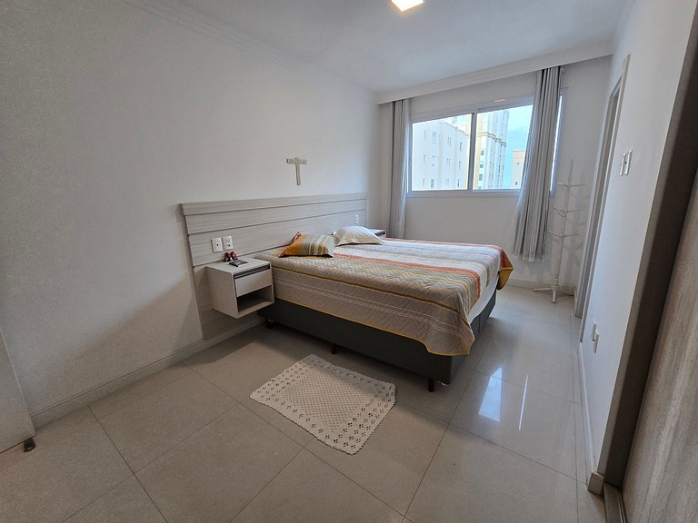 Apartamento com 3 suítes a 200 metros do mar!
