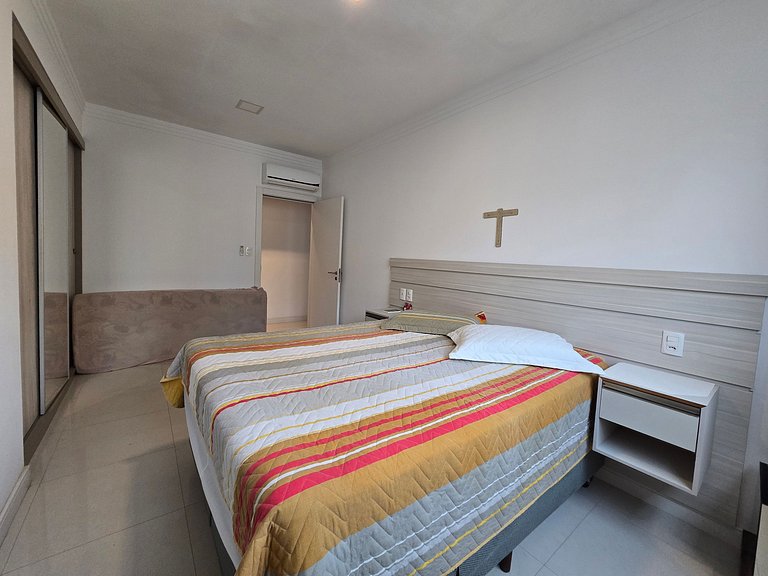 Apartamento com 3 suítes a 200 metros do mar!