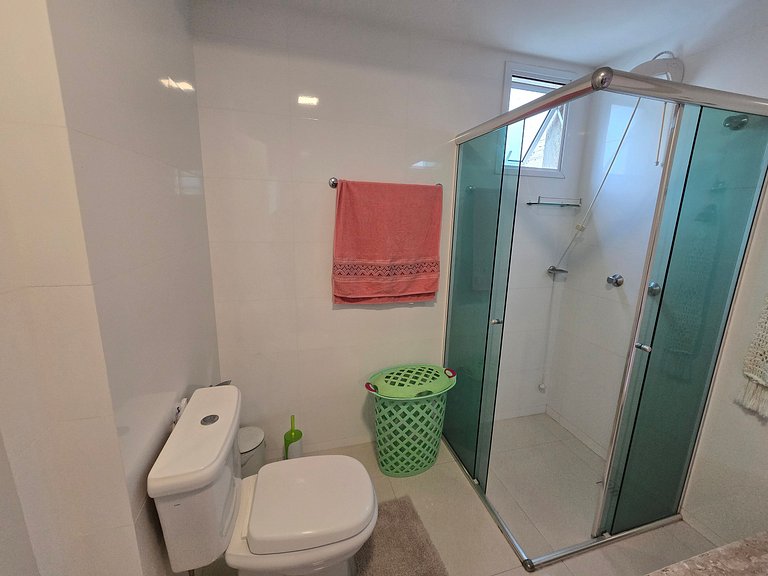 Apartamento com 3 suítes a 200 metros do mar!