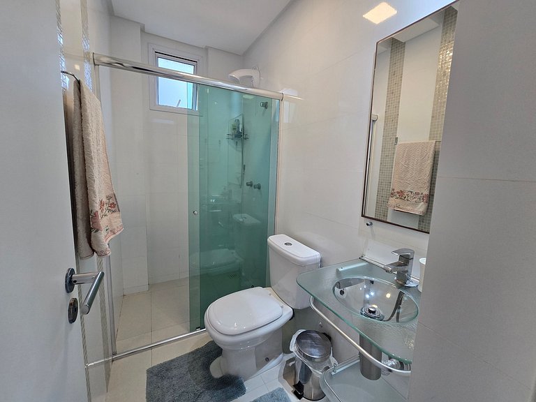 Apartamento com 3 suítes a 200 metros do mar!