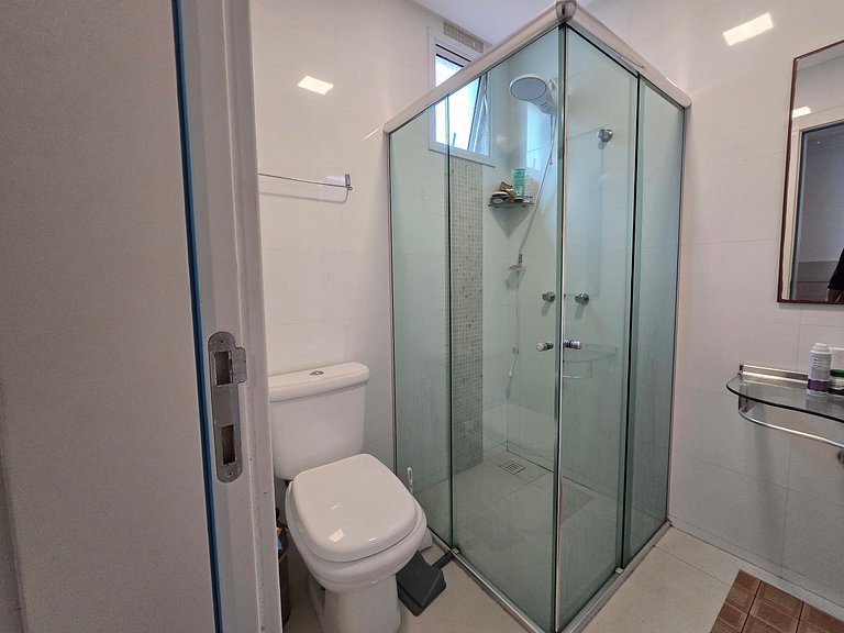 Apartamento com 3 suítes a 200 metros do mar!