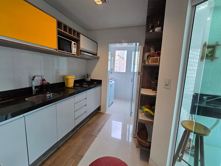 Apartamento com 3 suítes a 200 metros do mar!