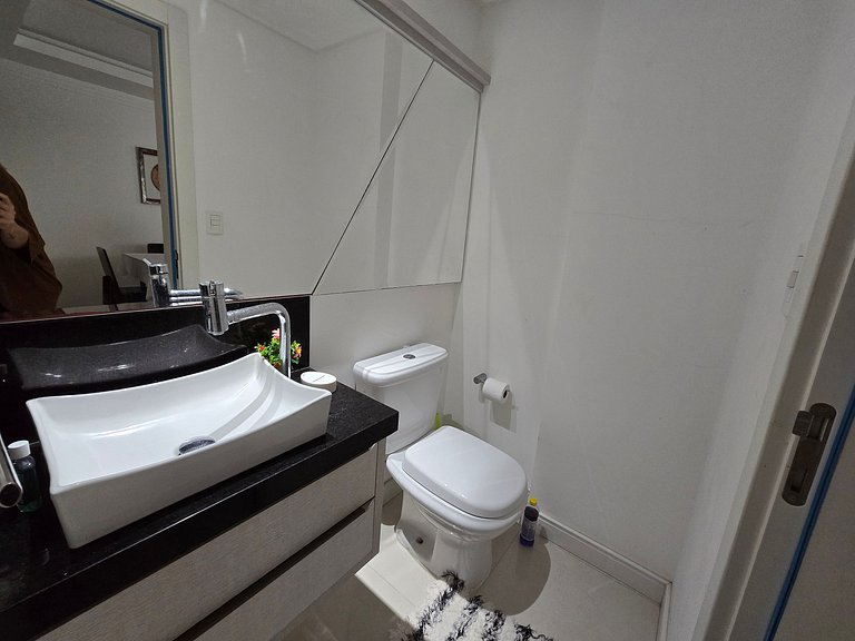 Apartamento com 3 suítes a 200 metros do mar!